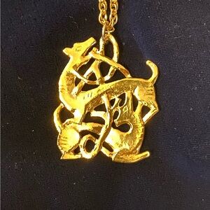 Gold Toned Mythological Beast Pendant Necklace made in England 🏴󠁧󠁢󠁥󠁮󠁧󠁿